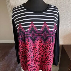 Elegant Black Long Sleeve Tee with Soft Fabric and Relaxed Fit